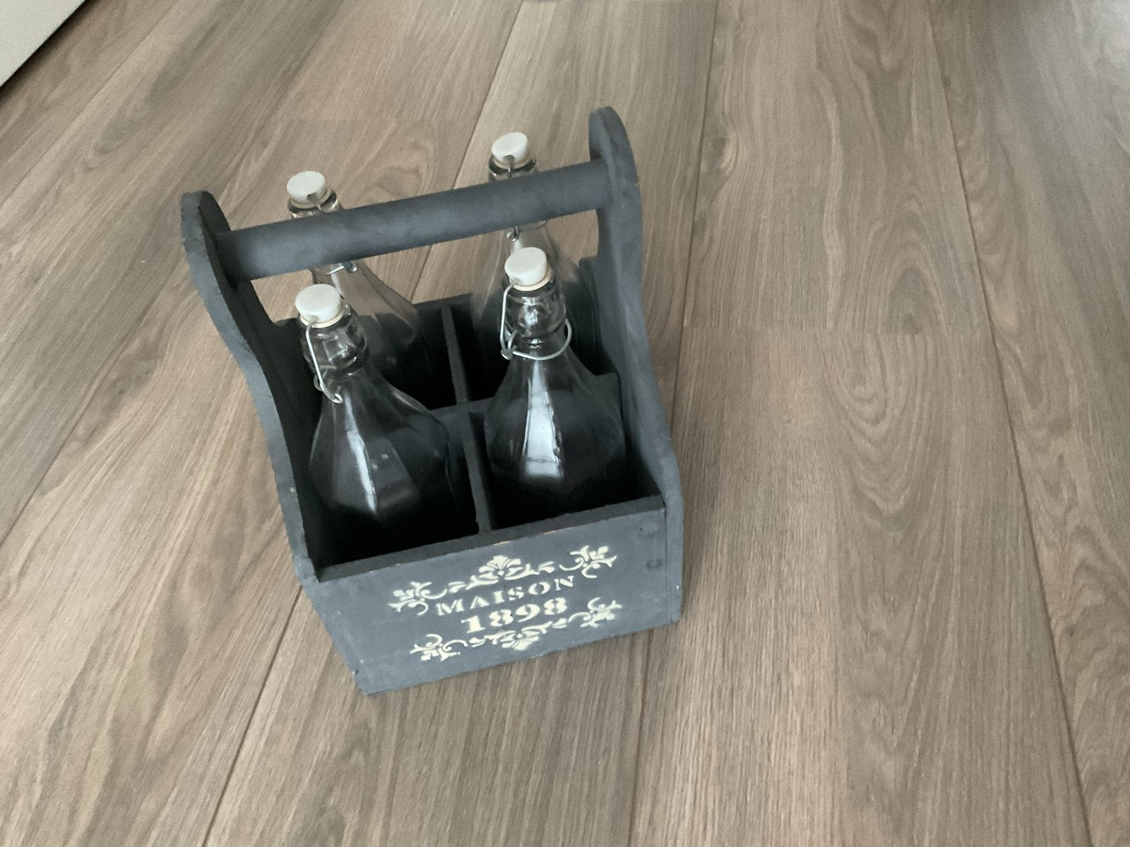 Flessenrek met 4 glazen flessen - Maison 1898, Ophalen of Verzenden, Zo goed als nieuw, Grijs, Vintage