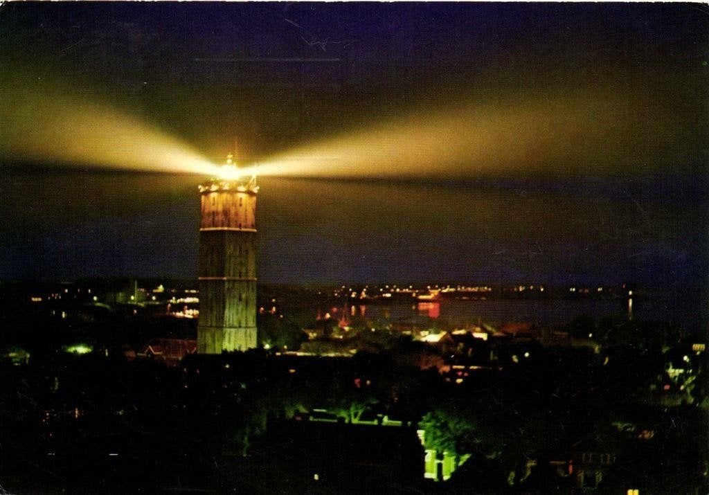 West-Terschelling met Brandaris bij nacht - 1978 gelopen, Ophalen of Verzenden, 1960 tot 1980, Gelopen, Waddeneilanden