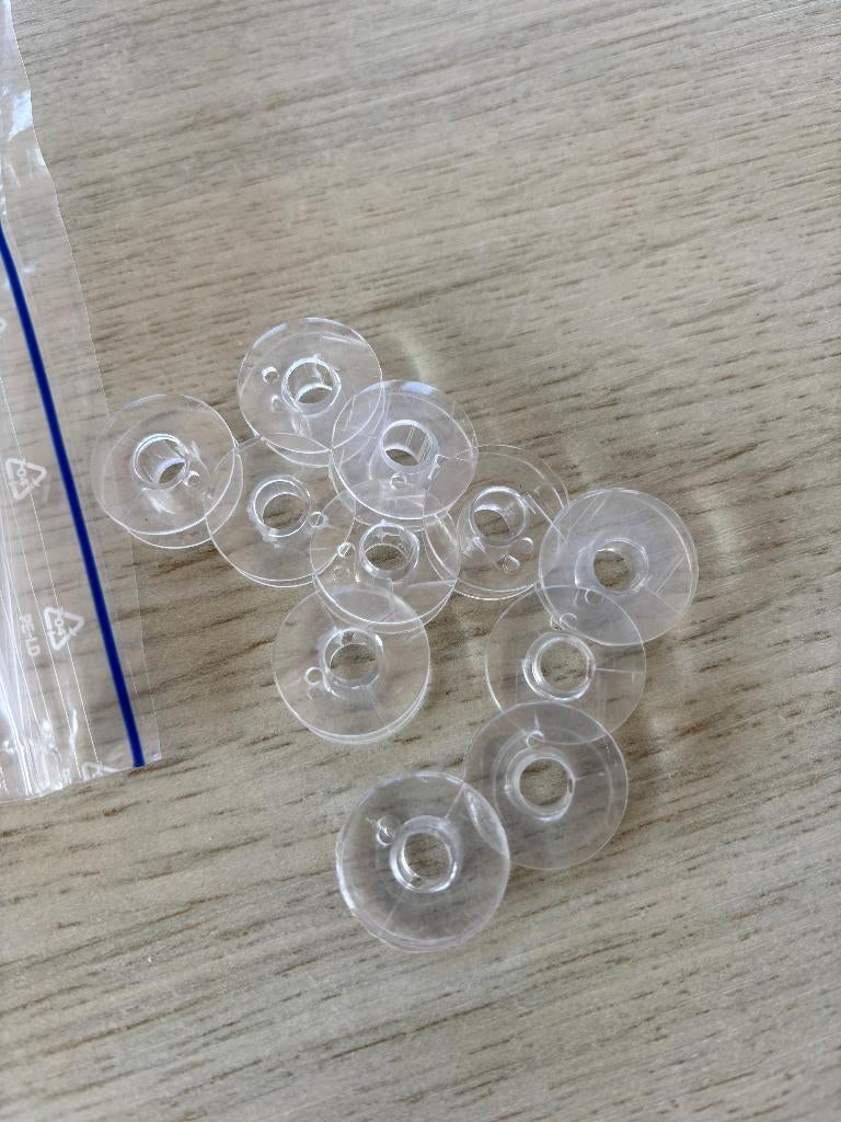 27 naaimachine spoeltjes plastic, Ophalen of Verzenden, Gebruikt