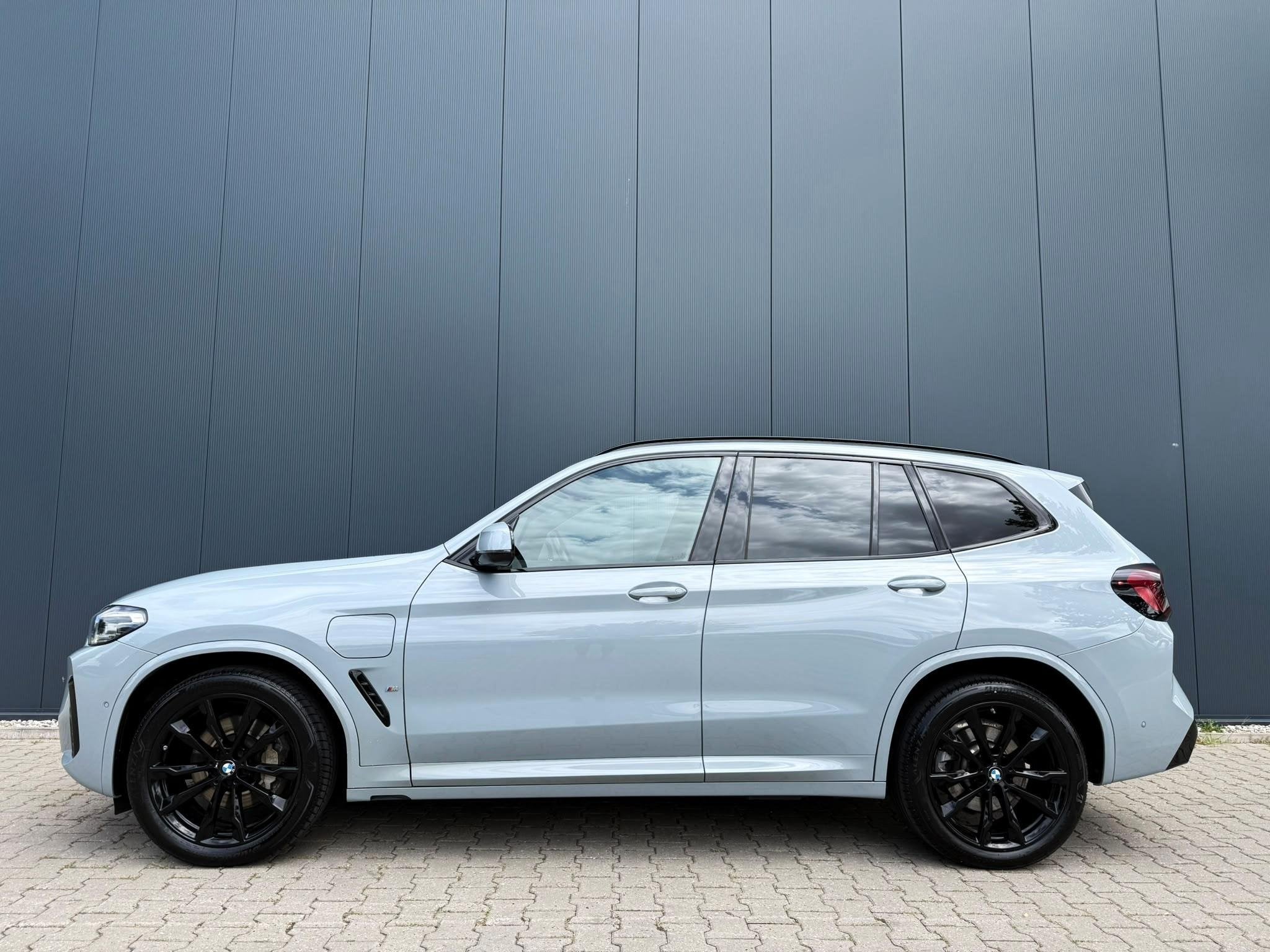 BMW X3 xDrive30e M-sport memory / 20 inch / camera, Auto's, BMW, 1998 cc, Gebruikt, 4 cilinders, Bedrijf