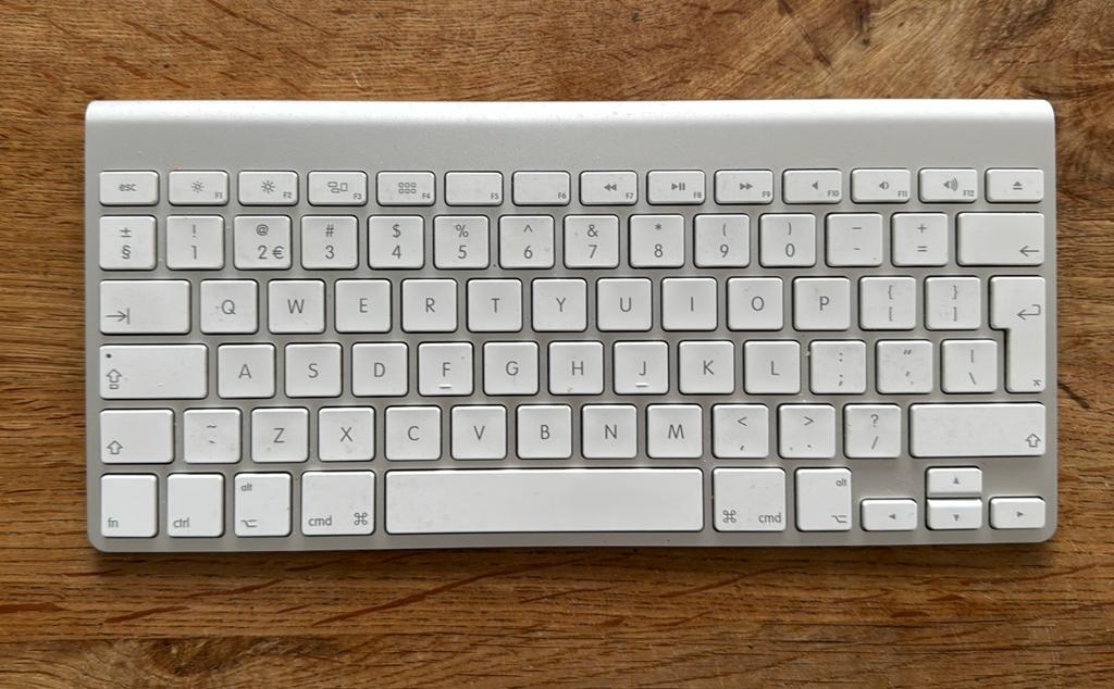 Apple Magic Keyboard - Draadloos en Compact, Ophalen of Verzenden, Qwerty, Zo goed als nieuw, Draadloos