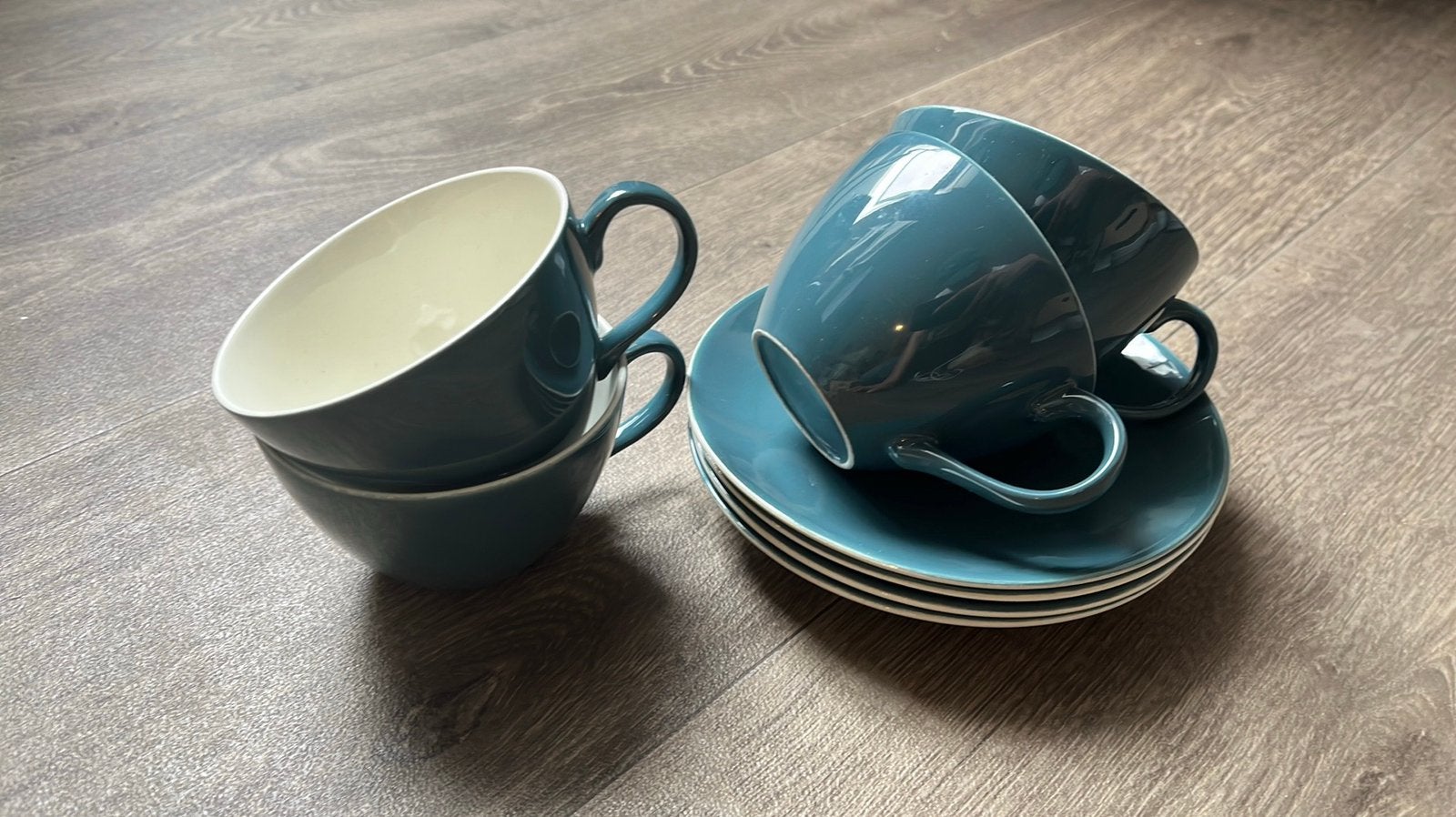Poole Pottery porseleinen kopjes en schotels - Teal, Ophalen of Verzenden, Zo goed als nieuw, Overige stijlen, Kop(pen) en/of Schotel(s)