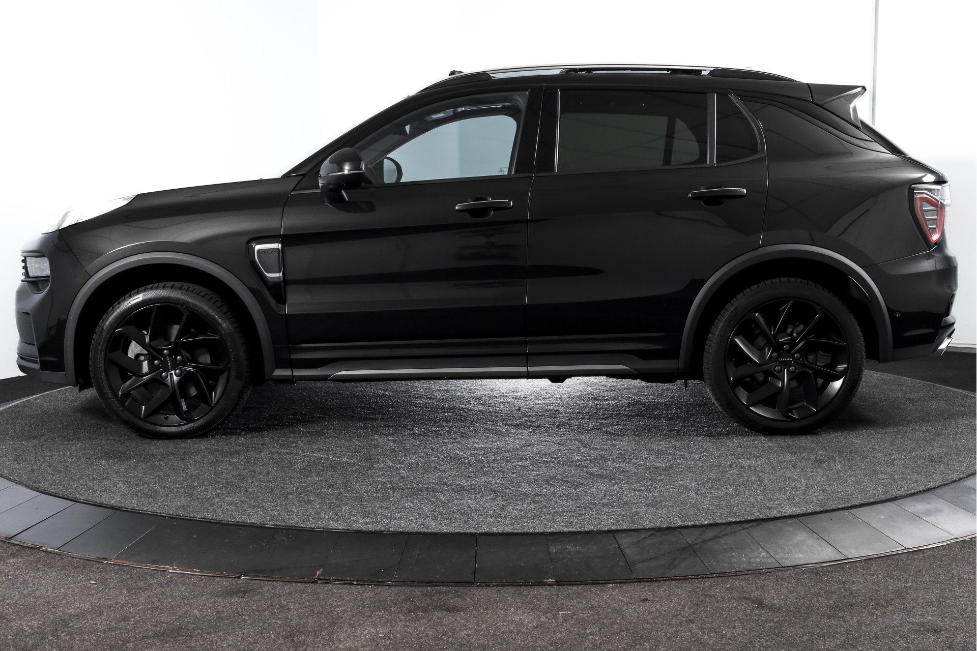 Foto 5 van Lynk & Co 01 1.5 PHEV 261PK MY23 | Blackpakket | Donkere hem