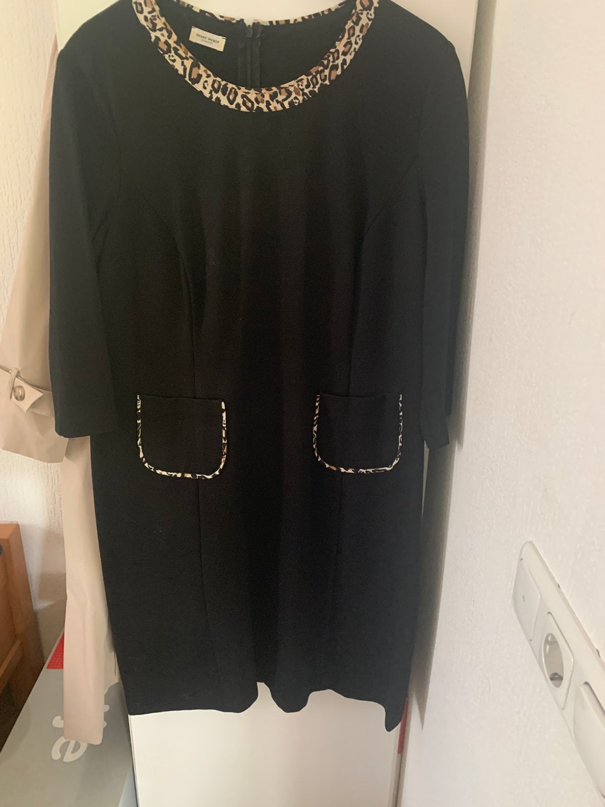 Zwarte jurk met panterprint 44, Kleding | Dames, Zwart, Maat 42/44 (L), Ophalen of Verzenden, Zo goed als nieuw