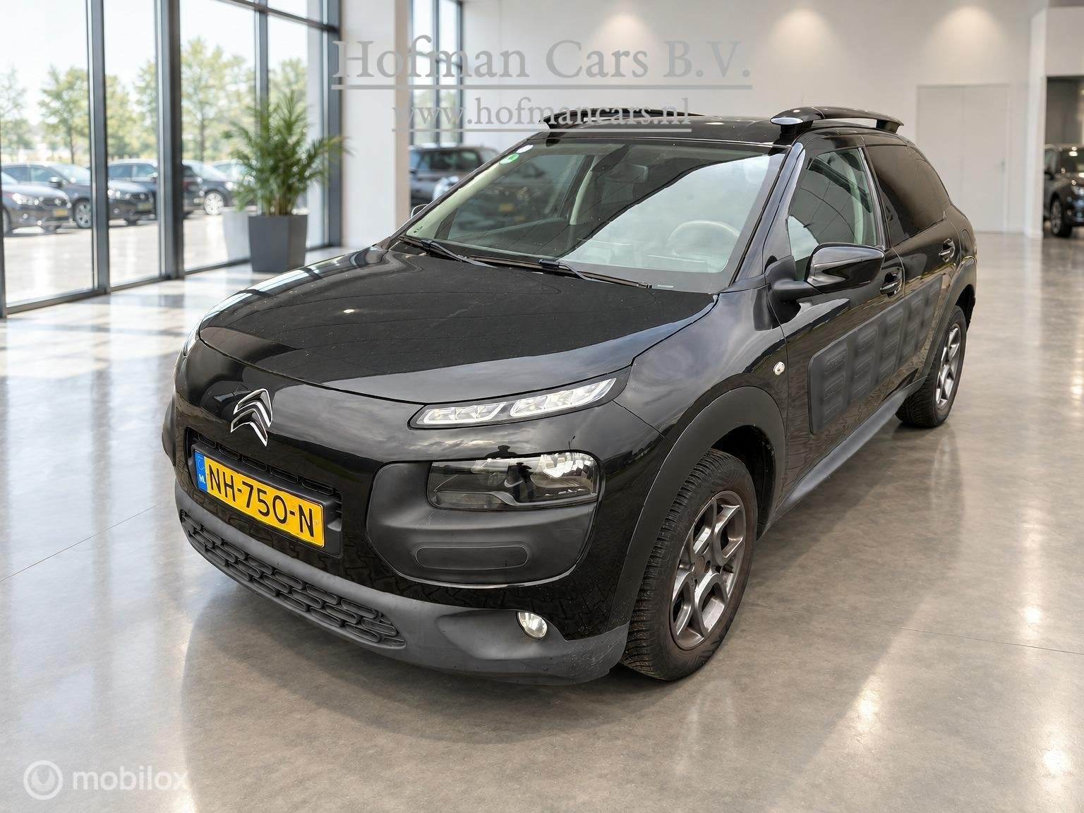 01/2017 | 71.341 km | 1.2 PureTech | Shine | Benzine | Zwart, Auto's, Stof, 82 pk, Origineel Nederlands, Bedrijf
