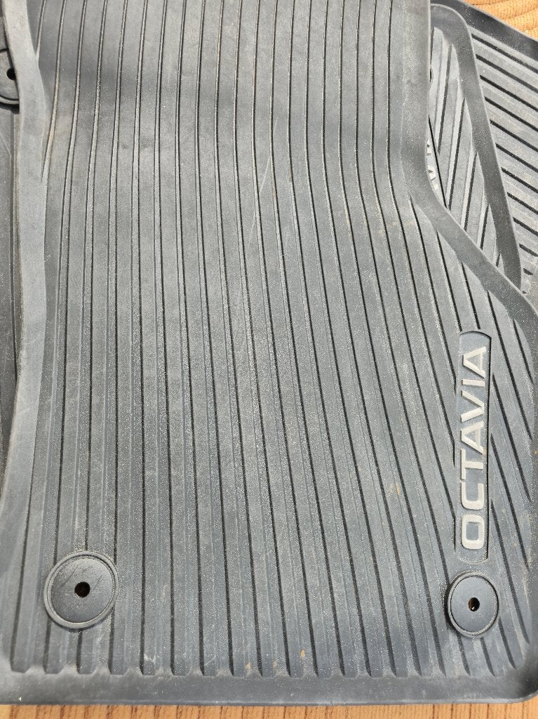 automatten rubber voor Skoda Octavia, Ophalen, Zo goed als nieuw
