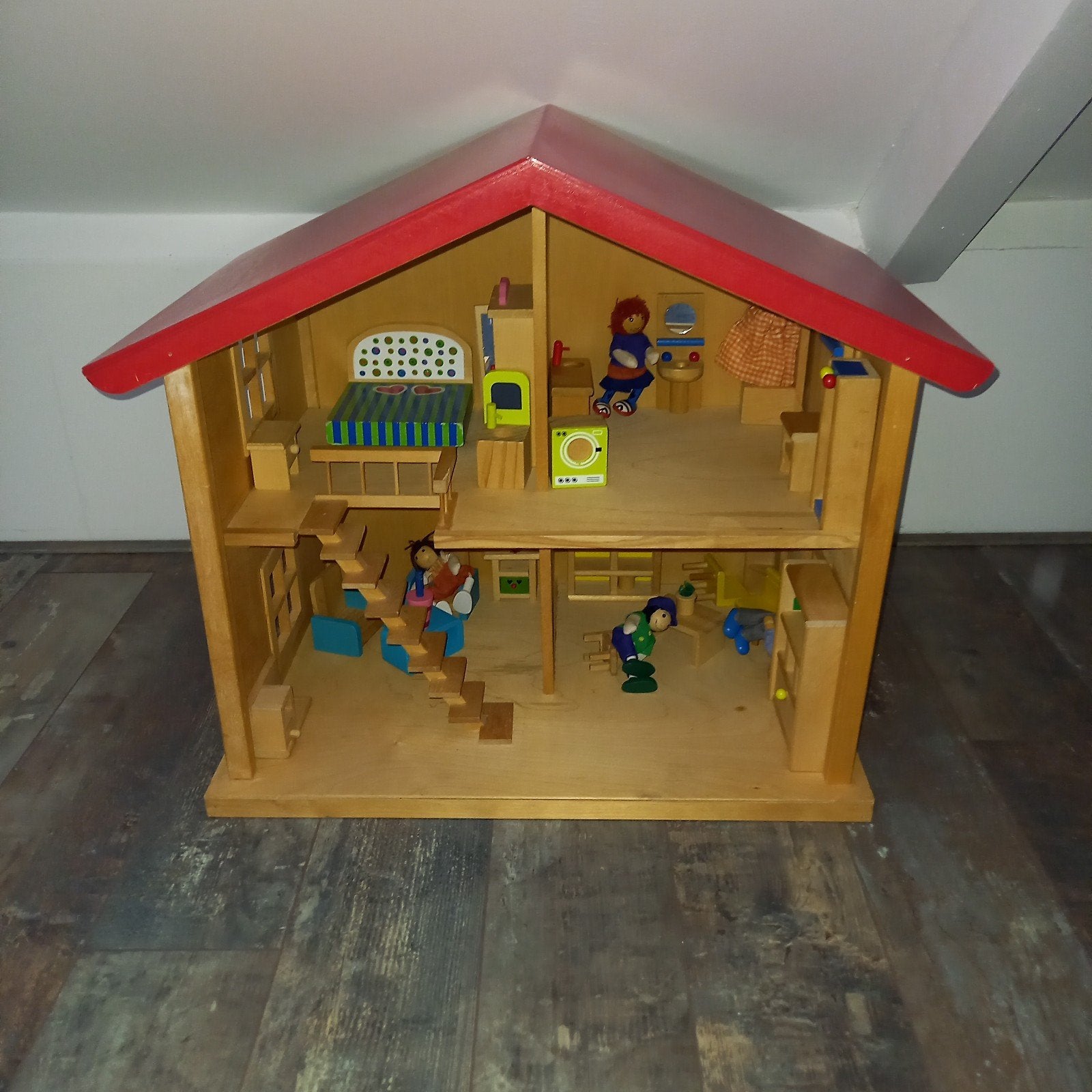 Houten poppenhuis met meubels en poppen, Ophalen of Verzenden, Gebruikt, Poppenhuis