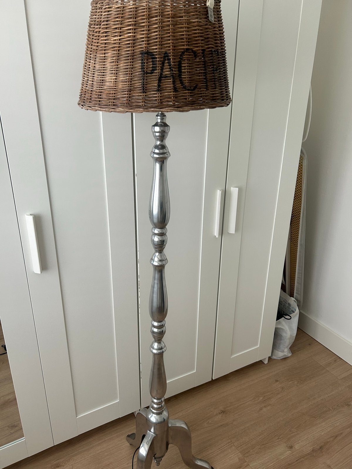 Riviera Maison Vloerlamp met rieten kap, Ophalen, Zo goed als nieuw, Metaal, 150 tot 200 cm
