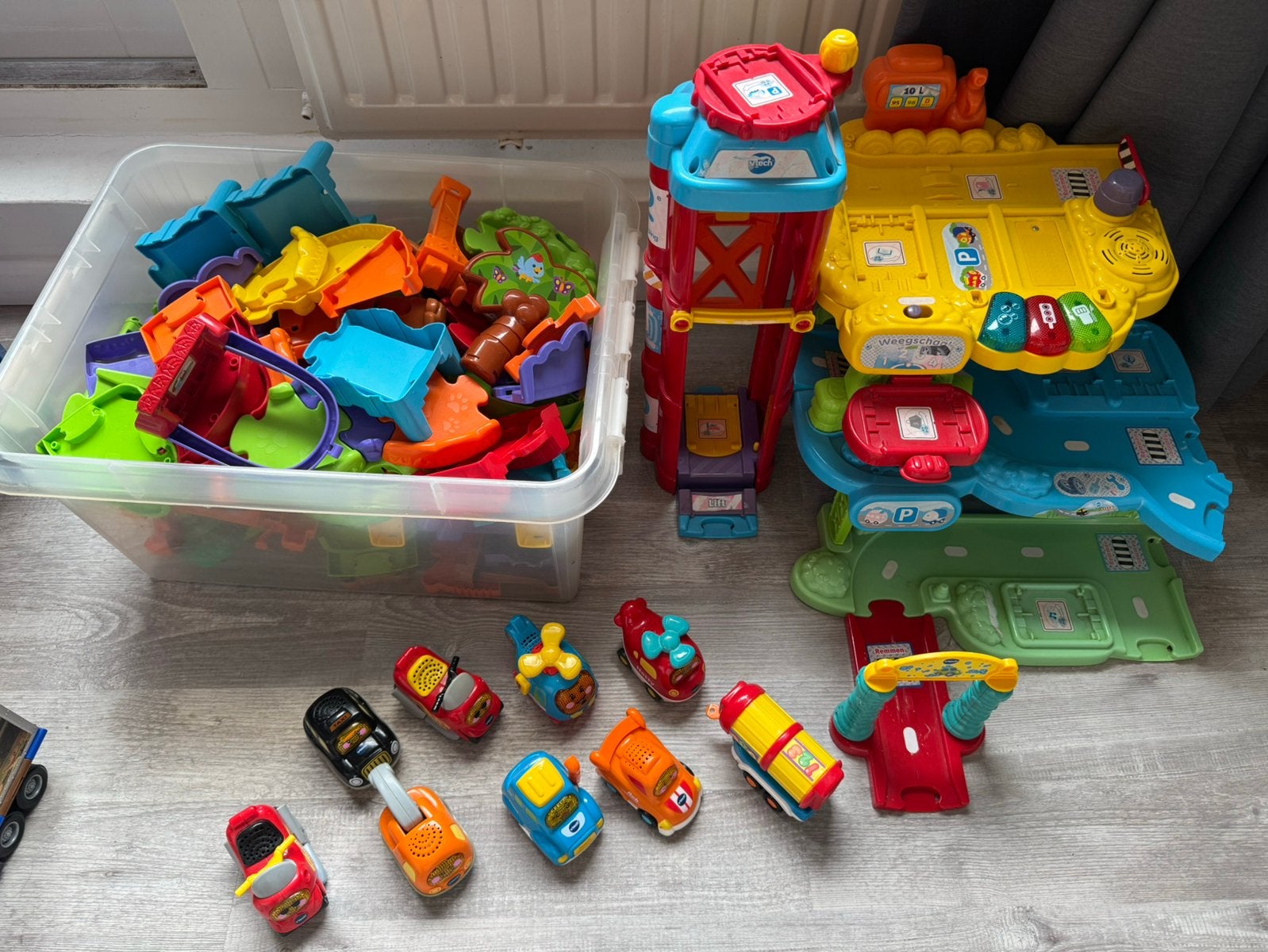 Toet toet auto’s met garage, Ophalen, Gebruikt, 2 tot 4 jaar