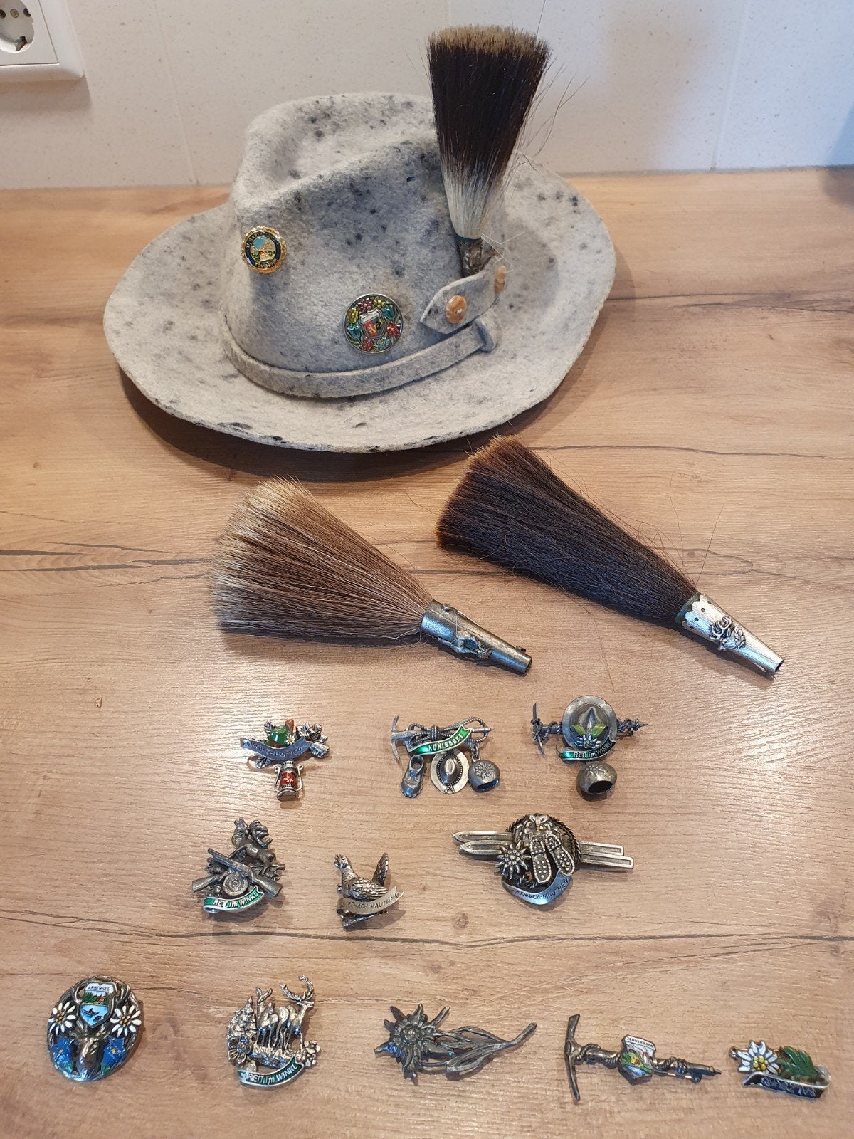 Tiroler Hoed met Badges en Gamsbaard, Ophalen of Verzenden, Zo goed als nieuw, Alpin Sporthut, Hoed