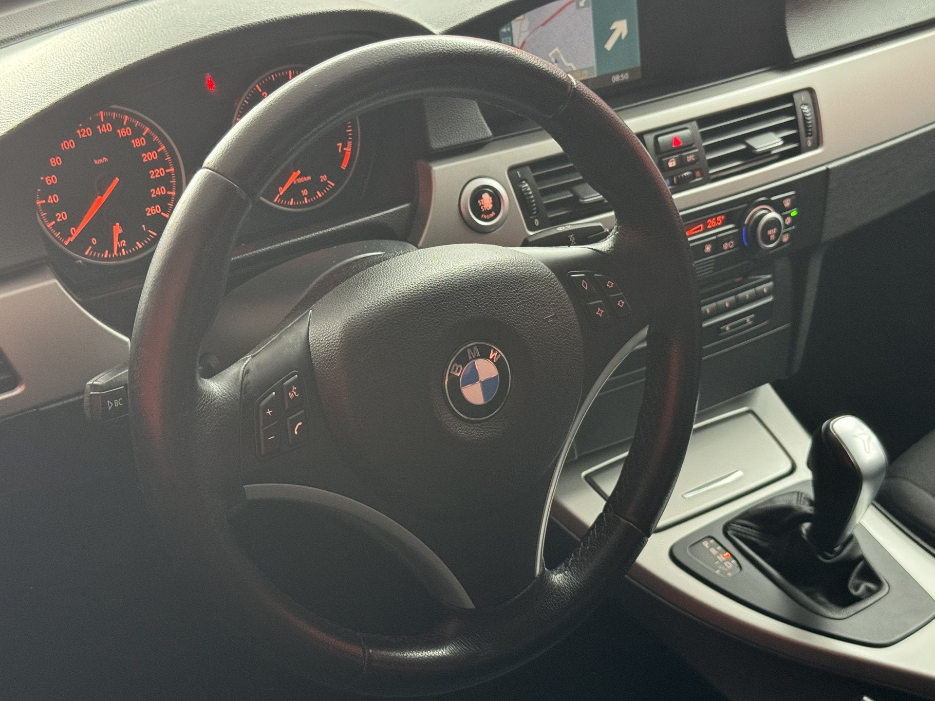 BMW 3-serie 320i Business Line | Navigatie | Climate Control, Auto's, Automaat, 4 cilinders, Met garantie (alle), Parkeersensor
