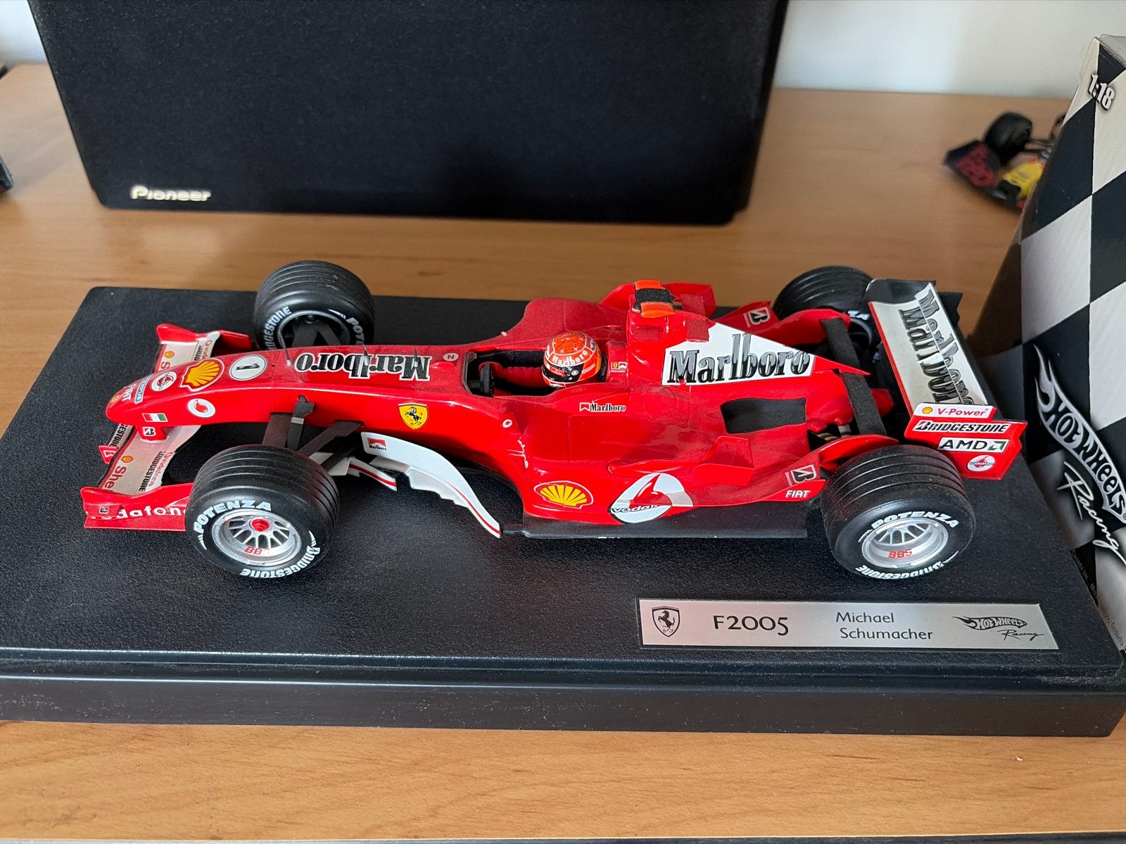 Hot Wheels 1/18 Michael Schumacher F1 Ferrari F2005, Ophalen of Verzenden, Zo goed als nieuw, Auto, Hot Wheels