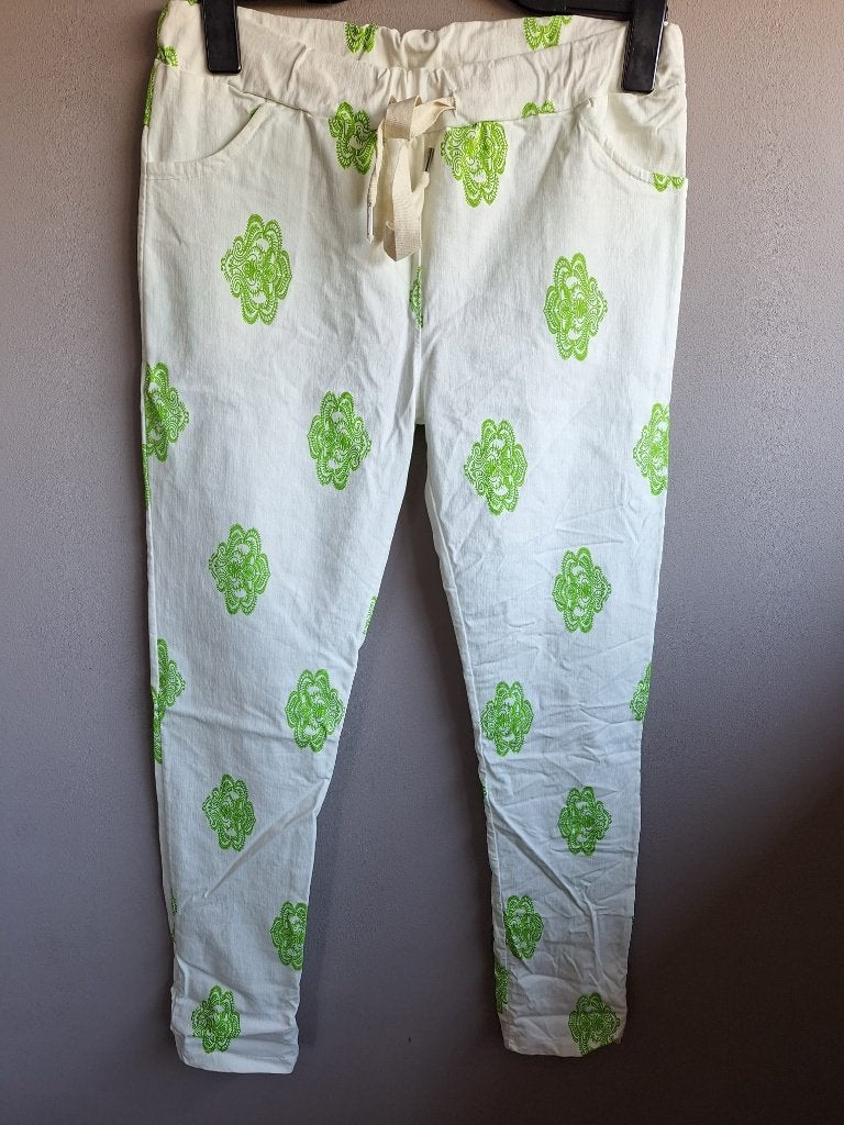 Nieuwe witte stretch jog broek print, maat L/XL, Wit, Maat 42/44 (L), Nieuw, Ophalen of Verzenden
