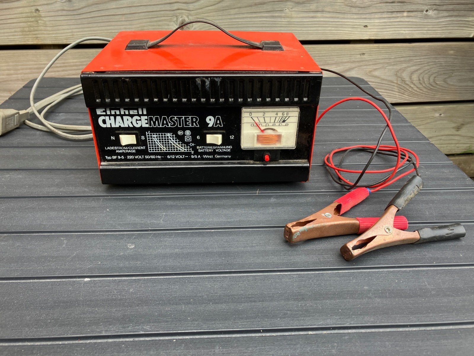 Einhell oplader 12 of 6 Volt met laadvermogen van 9/5 Ampere, Ophalen of Verzenden, Gebruikt, Universele onderdelen