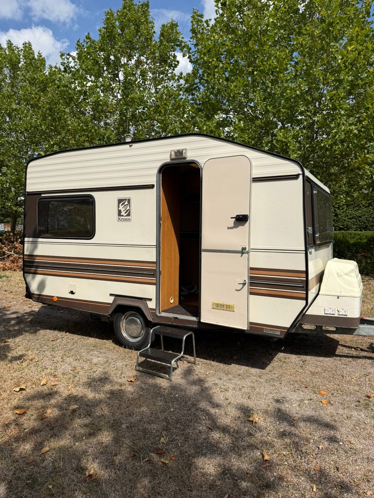 Knaus - azur Compleet met Voortent en Inventaris, Treinzit, Dwarsbed, 500 - 750 kg, Knaus
