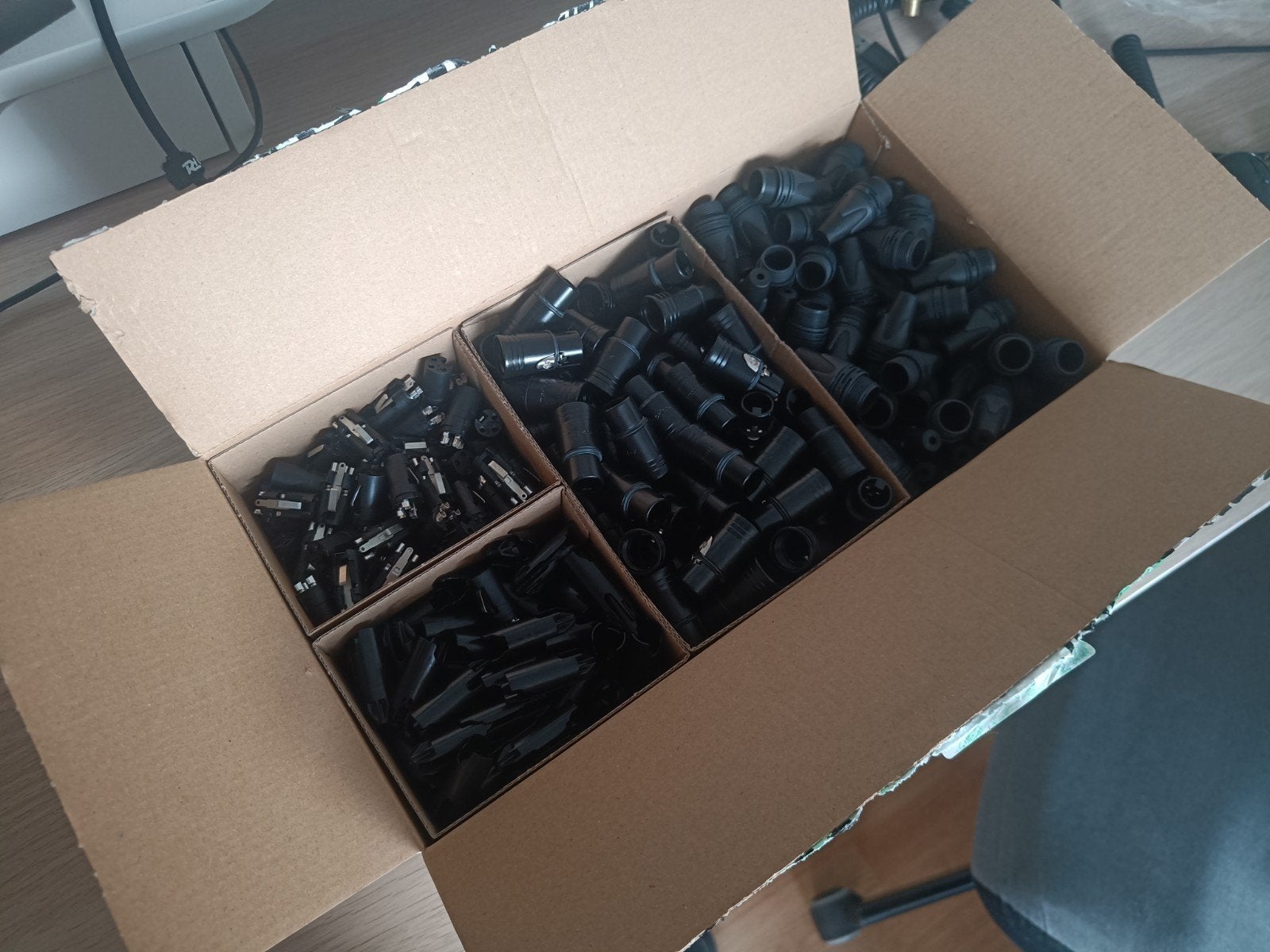 100x Neutrik XLR female connector (NC3FXX-BAG-D), Muziek en Instrumenten, Kabels en Stekkers, Ophalen of Verzenden, Nieuw, Apparatuur