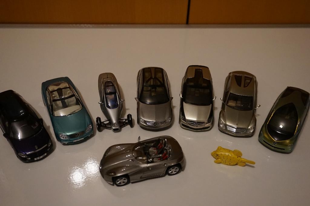 Mercedes 8x toekomst visie; F 100 t/m F 700 + Bionic car, Hobby en Vrije tijd, Modelauto's | 1:43, Zo goed als nieuw, Auto, Overige merken
