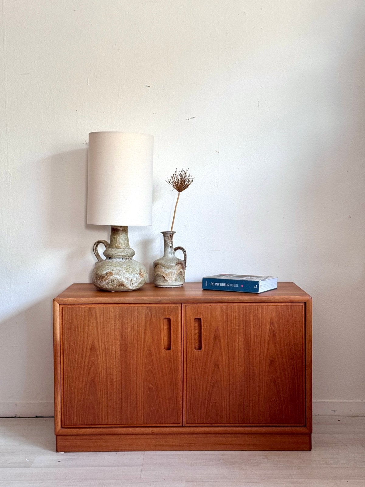 Vintage Deens dressoir teak jaren 60, Teakhout, Zo goed als nieuw, X, 25 tot 50 cm