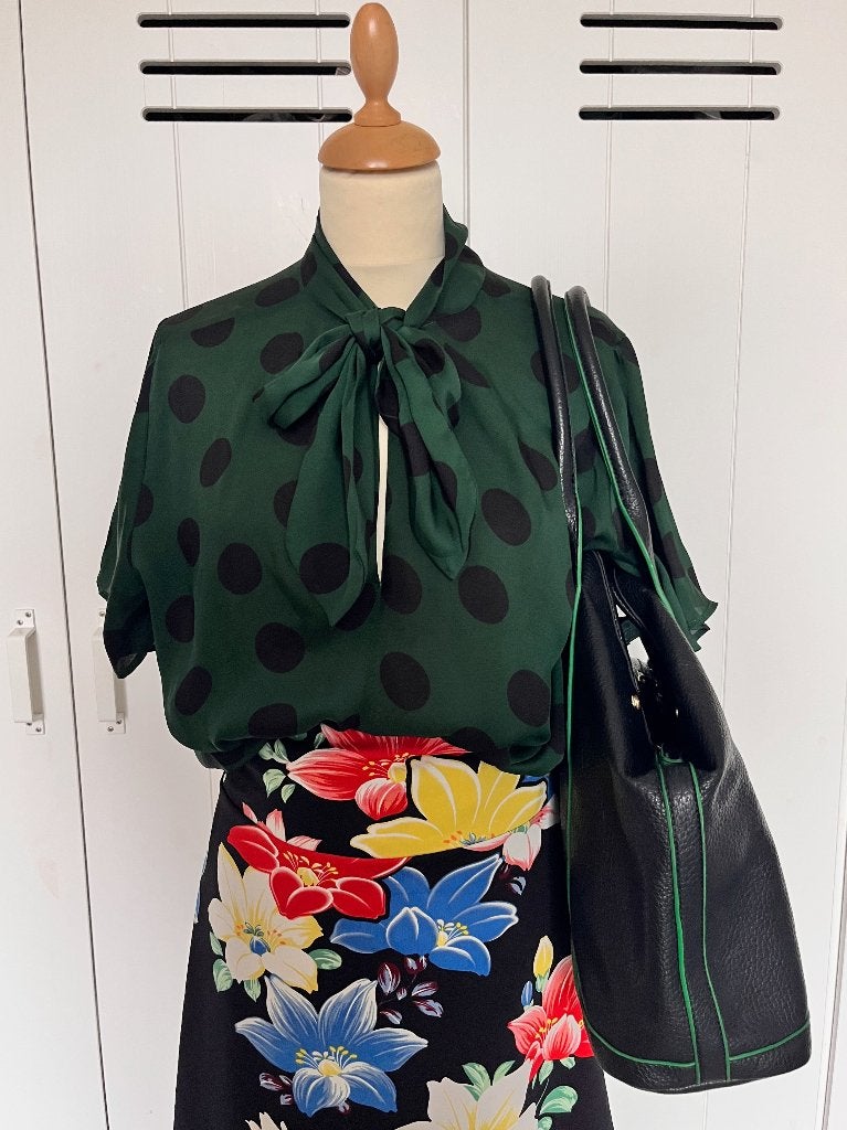 Emerald green | Zara polkadot blouse pussy bow | mt 40-42, Kleding | Dames, Blouses en Tunieken, Maat 38/40 (M), Zara, Ophalen of Verzenden