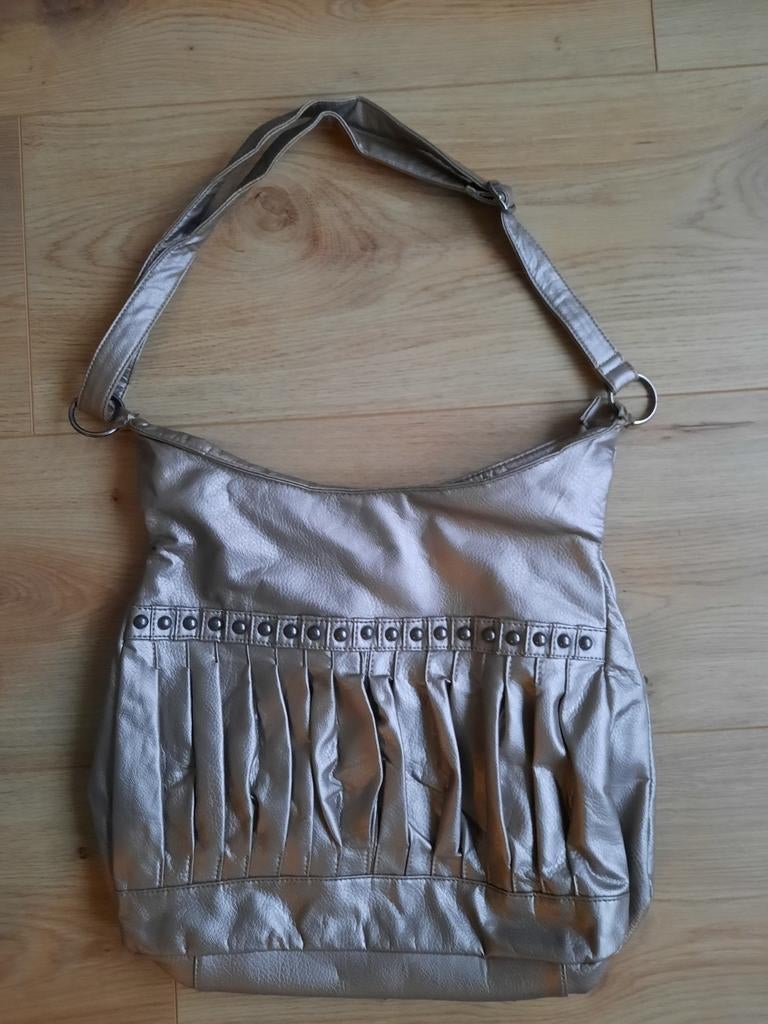 Tas schoudertas handtas met binnenvakjes
als nieuw, Sieraden, Tassen en Uiterlijk, Tassen | Damestassen, Ophalen of Verzenden