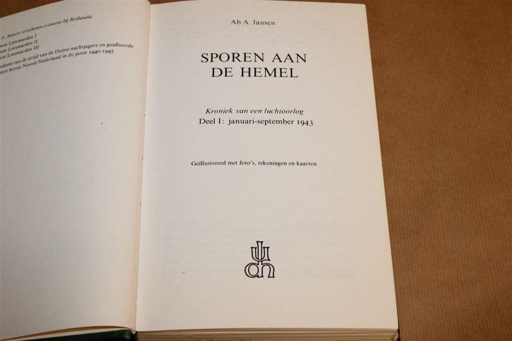 Sporen aan de Hemel — Luchtoorlog Nederland 1943, Deel I, Boeken, Ophalen of Verzenden, Tweede Wereldoorlog, Gelezen, Overige onderwerpen