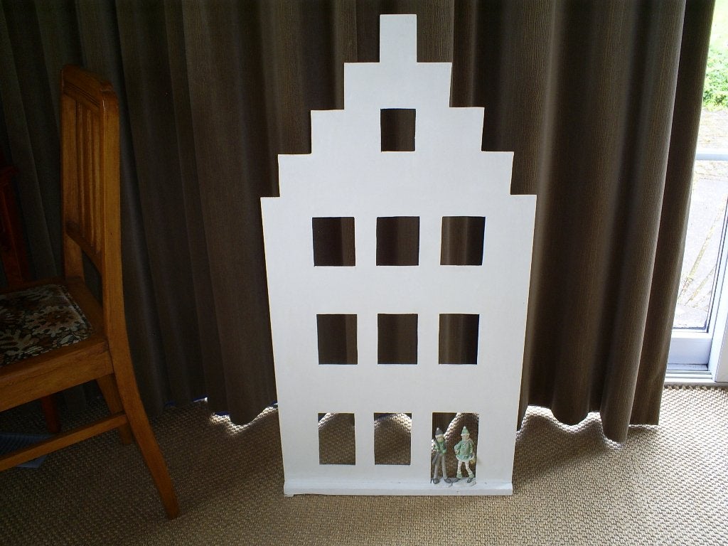 Houten open silhouetframe grachtenpand en 2 winterbeeldjes, Ophalen of Verzenden, Gebruikt, Wit, Hout