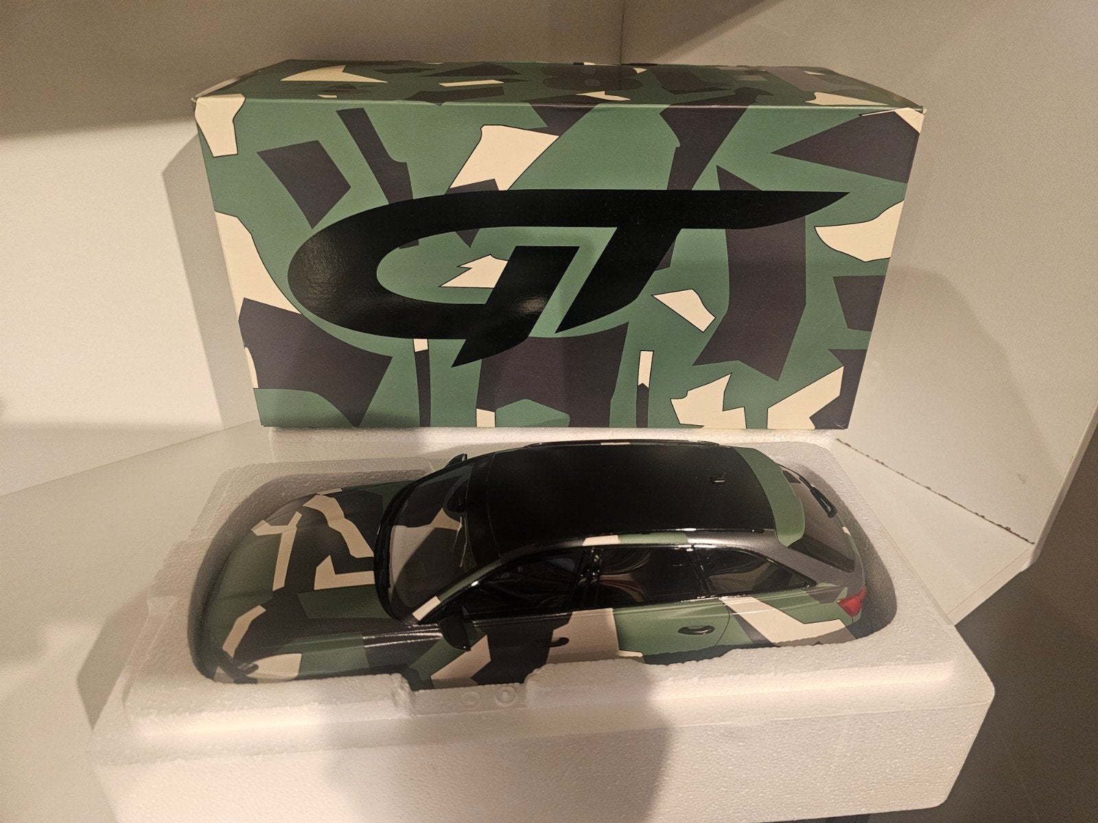 GT SPIRIT CLDC014 AUDI RS6 CAMOUFLAGE 1:18, Ophalen of Verzenden, Zo goed als nieuw, Auto, Overige merken