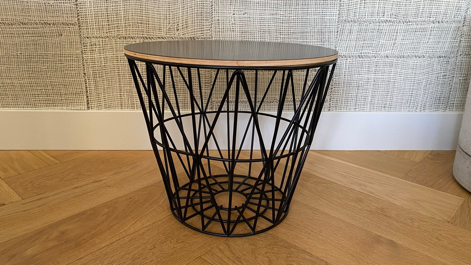 Ferm Living Wire Basket + top black oak, Minder dan 45 cm, Minder dan 55 cm, Metaal of Aluminium, Rond