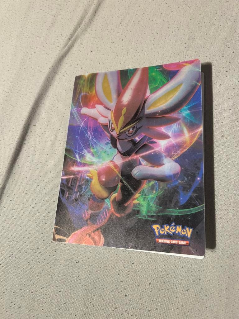 Pokemon verzamel boekje met kaarten, Ophalen, Zo goed als nieuw