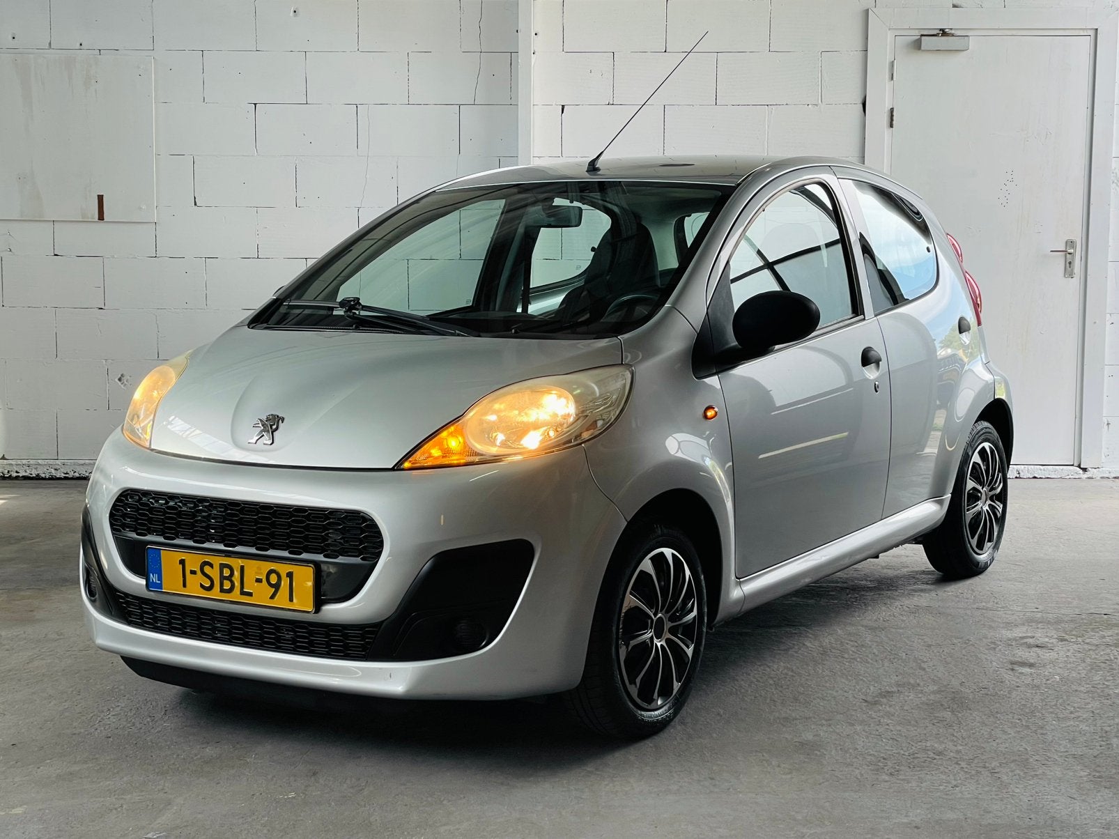 Peugeot 107 1.0 5DRS • NAP • AIRCO • NW APK • 2013 • ZUINIG!, Auto's, Voorwielaandrijving, 4 stoelen, Origineel Nederlands, Bedrijf