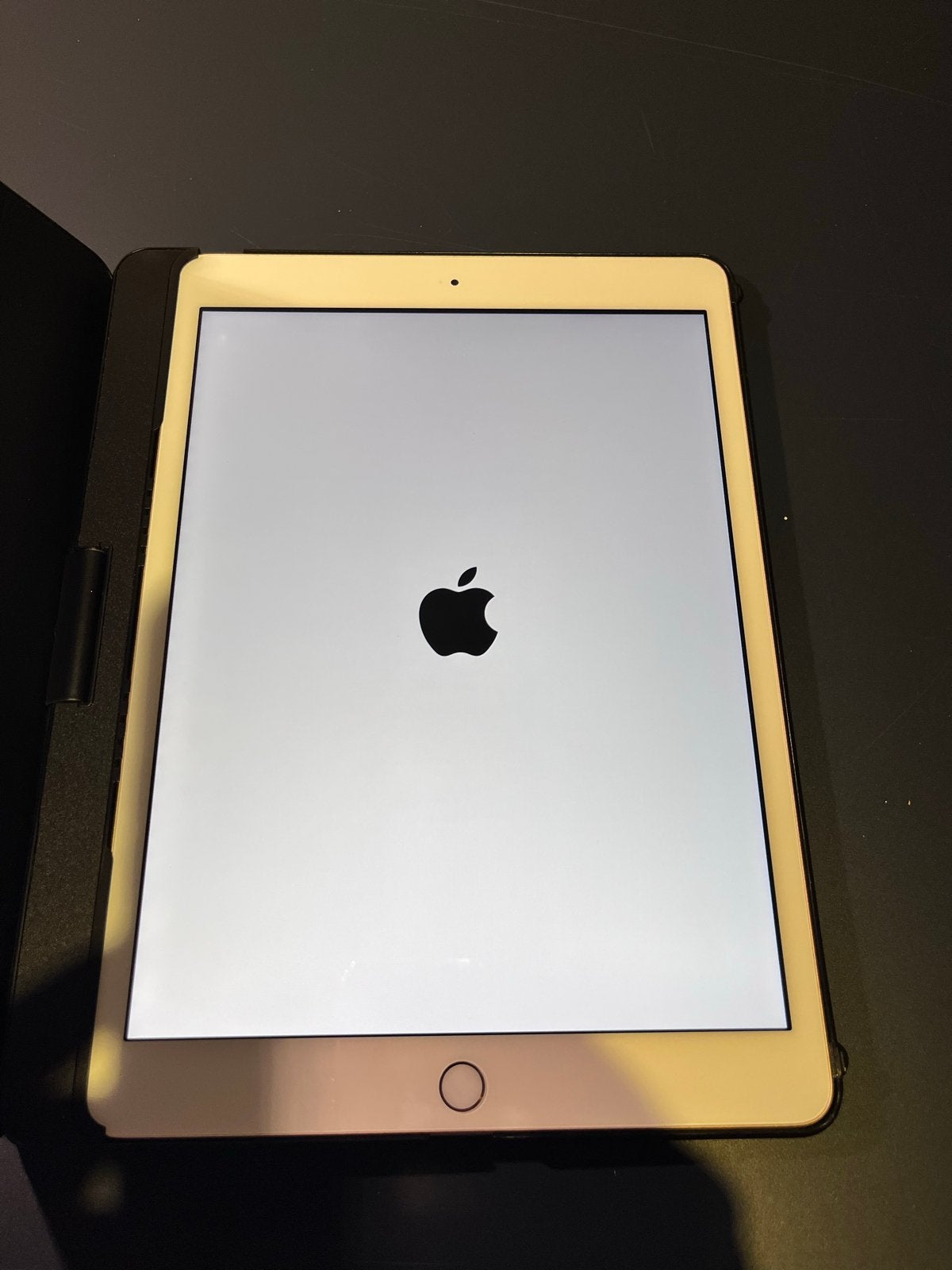 Apple iPad 8e gen 64GB + Pencil + Toetsenbordhoes, Computers en Software, Apple iPads, 10 inch, Apple iPad, Ophalen of Verzenden