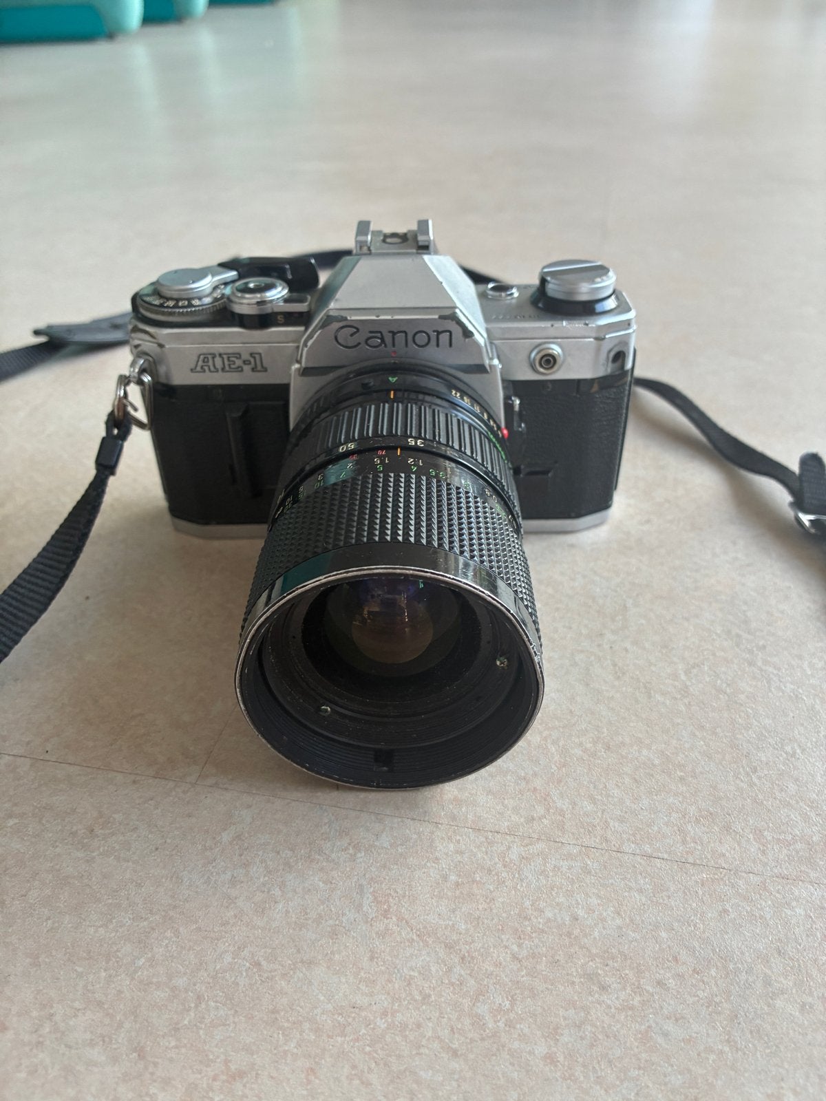 Canon AE-1 Spiegelreflexcamera met 4 lenzen