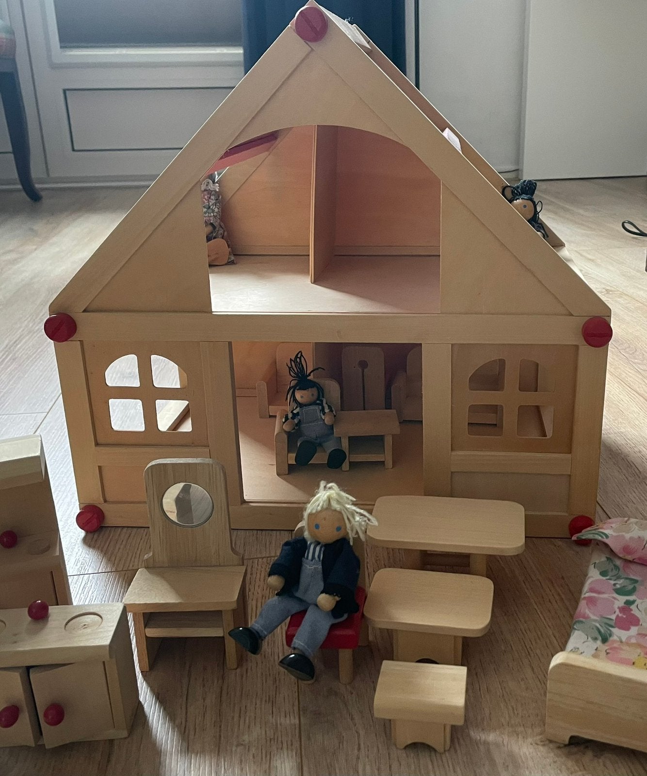 Te koop houten poppenhuis, Kinderen en Baby's, Speelgoed | Poppenhuizen, Ophalen, Zo goed als nieuw, Poppenhuis