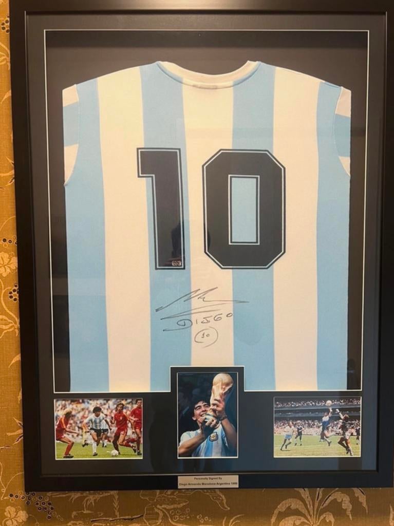 Echt gesigneerd Maradona shirt met certificaat, Ophalen of Verzenden, Zo goed als nieuw, Buitenlandse clubs, Shirt