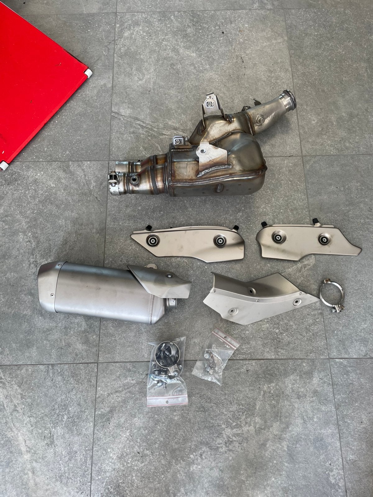 Yamaha R1 2025 origineel uitlaat., Motoren, Ophalen of Verzenden, Nieuw