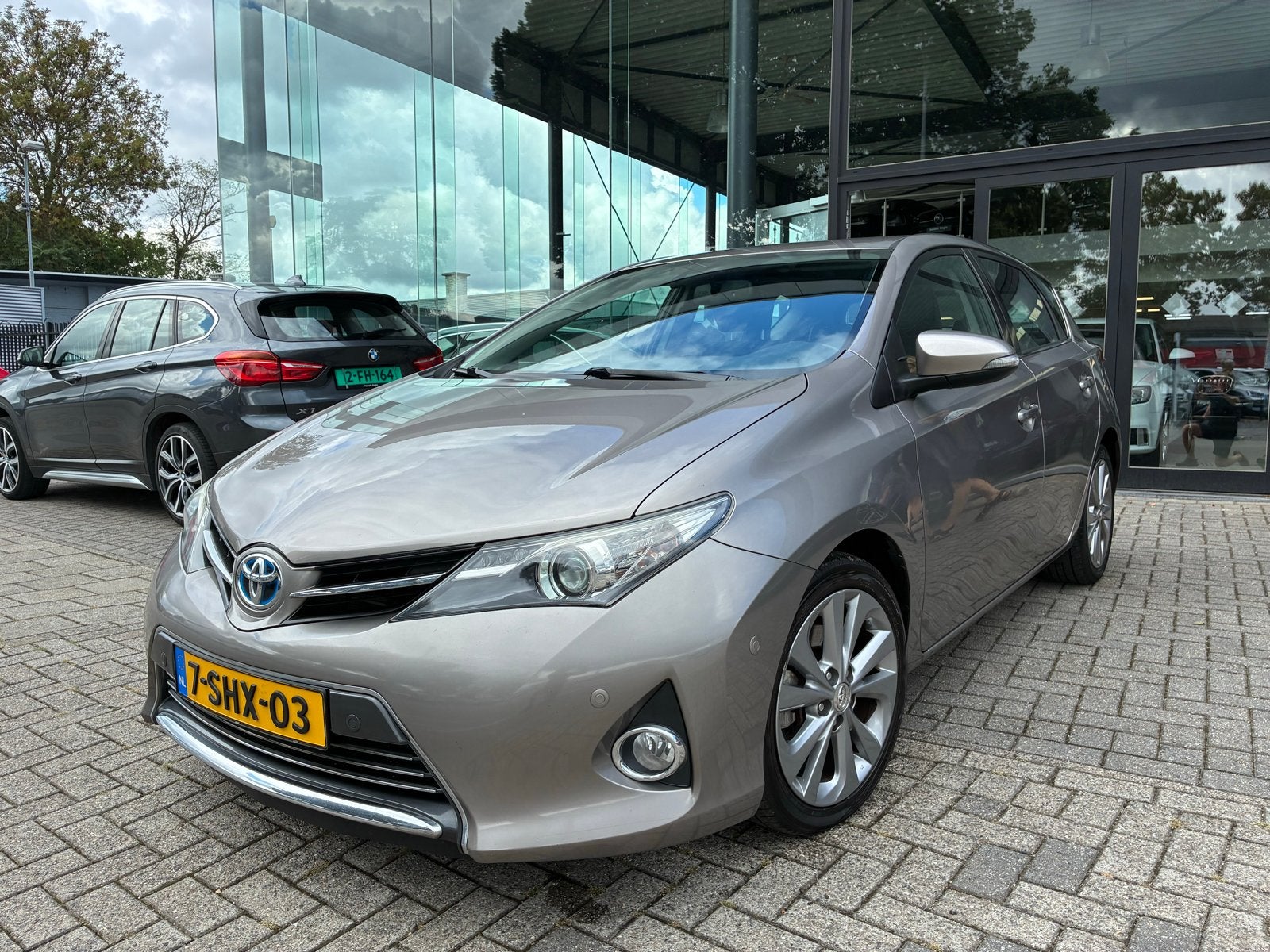 Toyota Auris 1.8 Hybrid 73KW 5D 2013 Bruin, Auto's, Toyota, Bruin, Origineel Nederlands, Bedrijf, 26 km/l