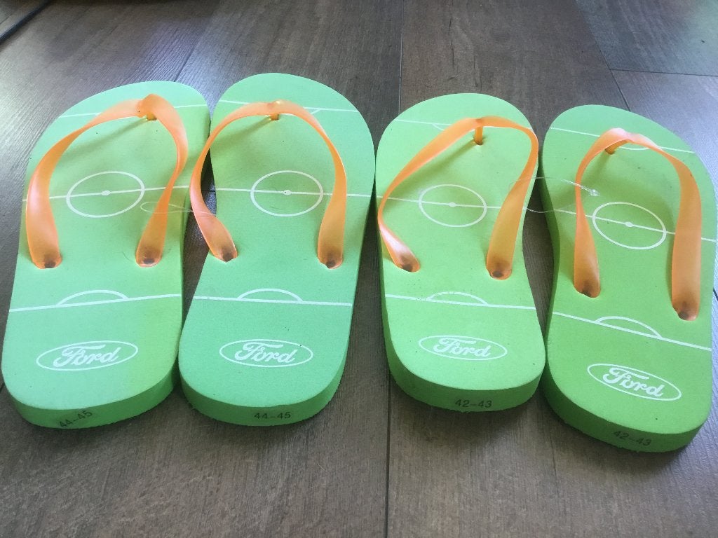 Voetbalveld slippers, Ophalen, Nieuw, Overige maten, Voetbal