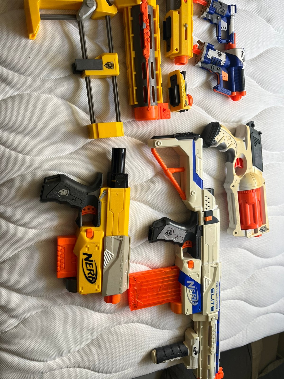 5 nerfgeweren + bijbehorende accesoires + pijltjes, Ophalen of Verzenden, Gebruikt