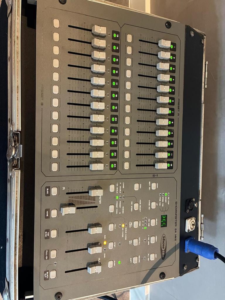 Showtec Showmaster 24 MKII DMX Lichtsturing, Muziek en Instrumenten, Ophalen of Verzenden, Gebruikt, 20 kanalen of meer