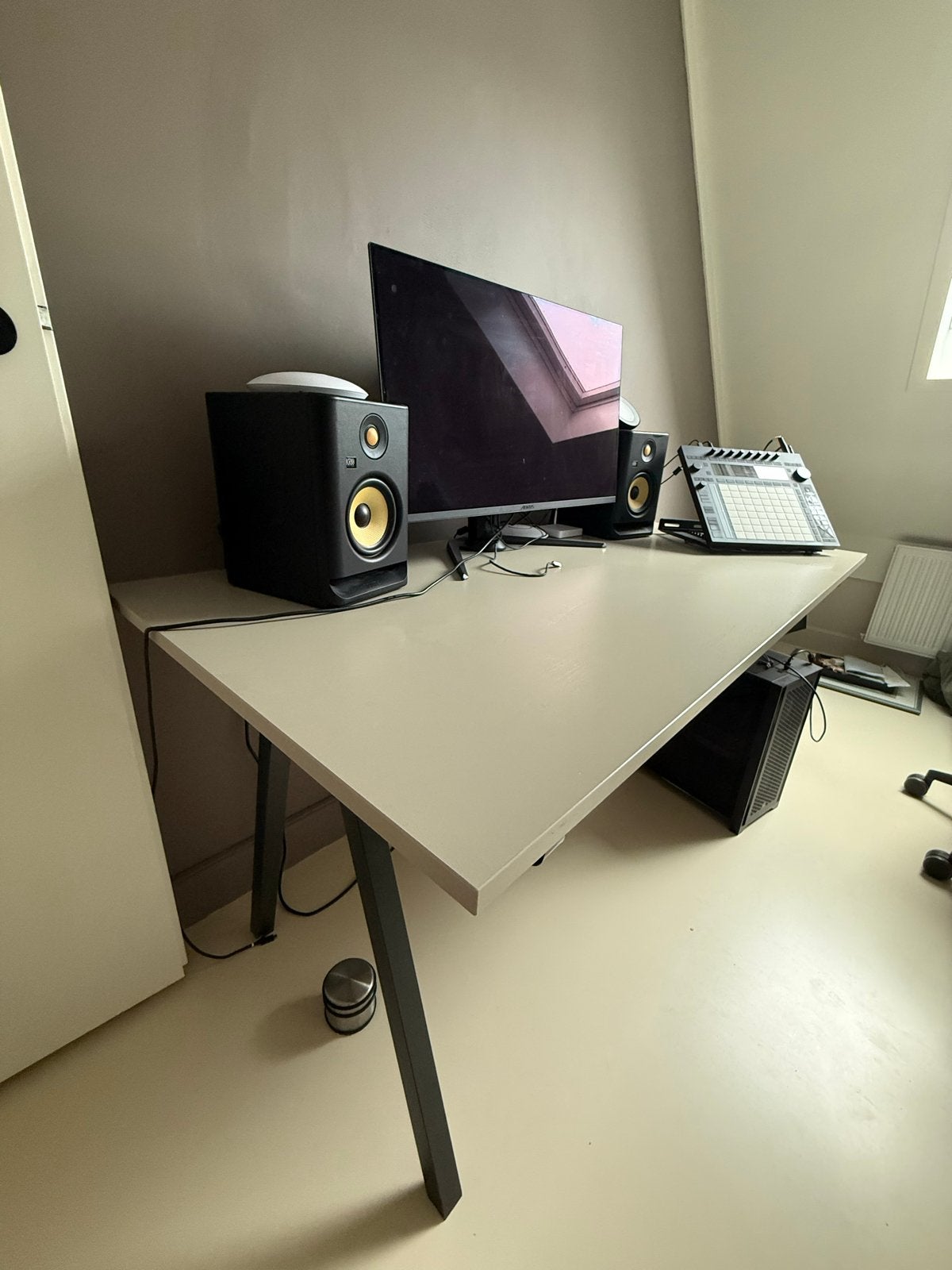 Bureau beige 160 x 80 cm / ikea TROTTEN, Huis en Inrichting, Ophalen, Gebruikt, Spaanplaat of MDF, Grijs