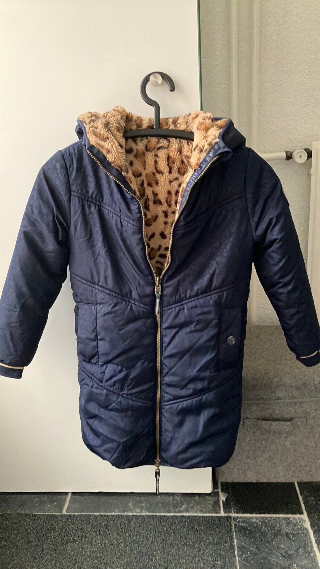We winterjas 134-140 reversible  blauw/tijgerprint teddy, Ophalen of Verzenden, Zo goed als nieuw, Meisje, Jas