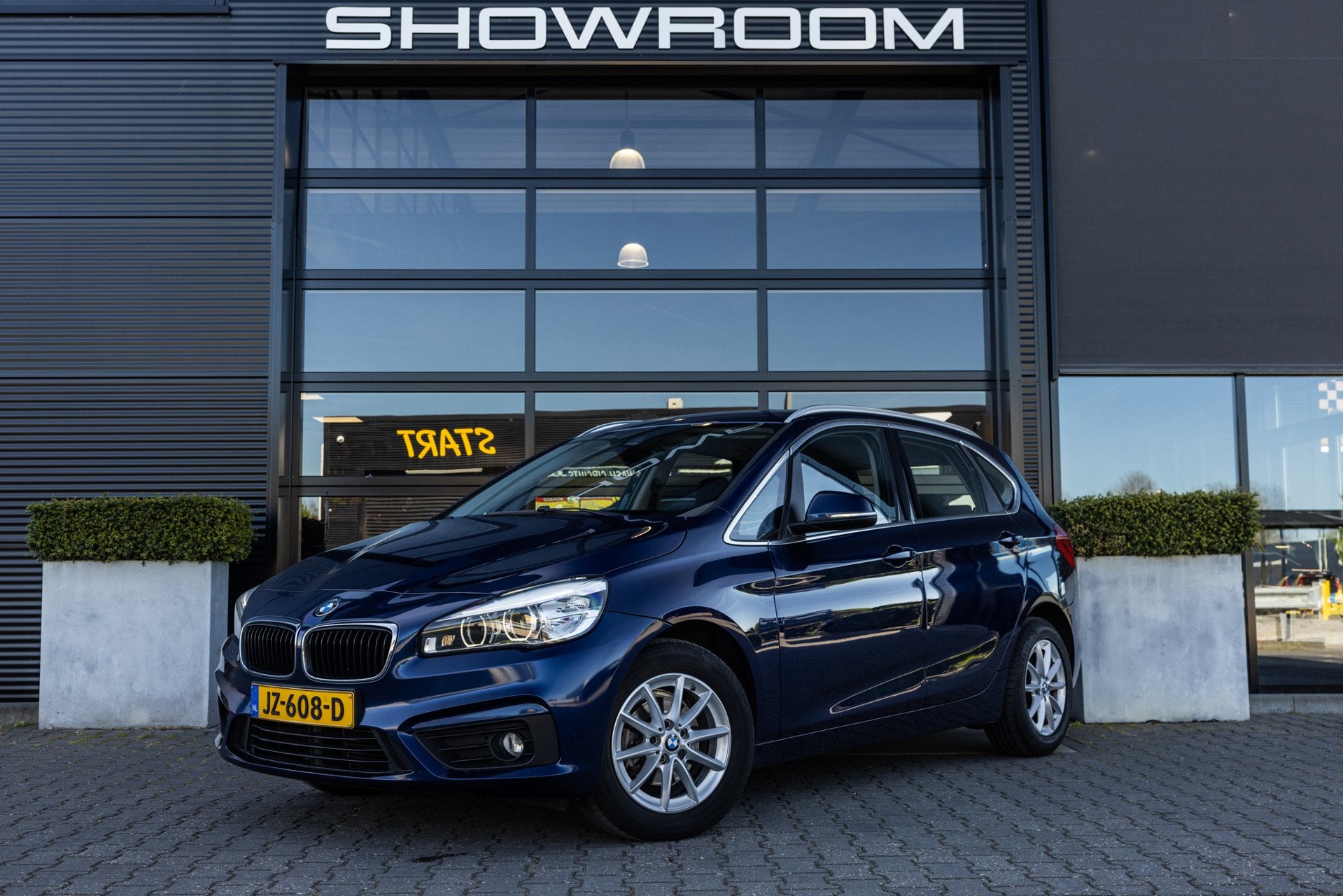 BMW 2-serie Active Tourer 216i Executive NL Auto, LED, Navi,, Voorwielaandrijving, Dealer onderhouden, Stof, Gebruikt