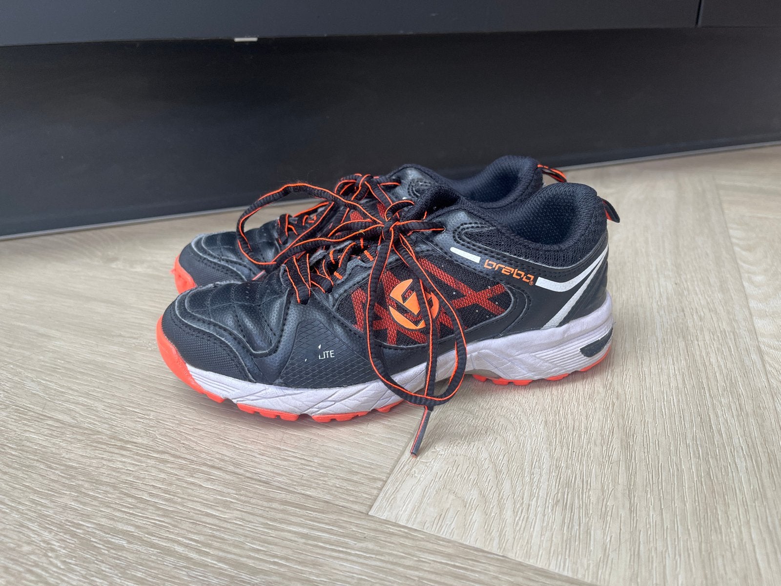 Brabo kunstgras schoenen voor korfbal of hockey, maat 33/34, Ophalen of Verzenden, Gebruikt, Schoenen