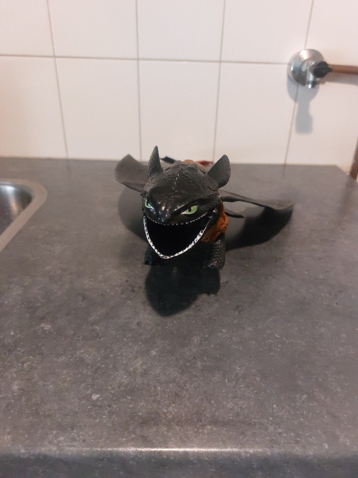 Drakentrainer Tandloos actiefiguur 50cm. grootste versie, Ophalen of Verzenden, Gebruikt