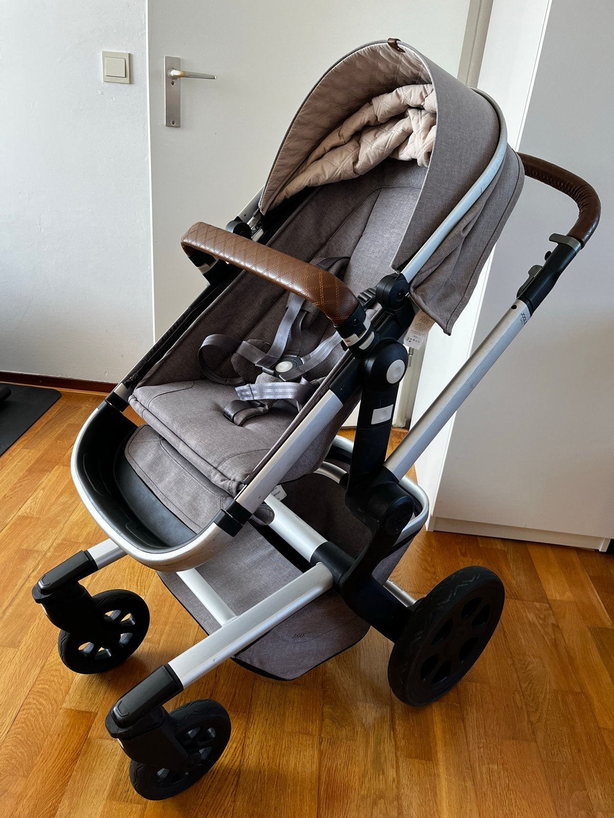 Joolz Day 3 kinderwagen met regenhoes en adapters, Kinderen en Baby's, Kinderwagens en Combinaties, Gebruikt, Verstelbare duwstang