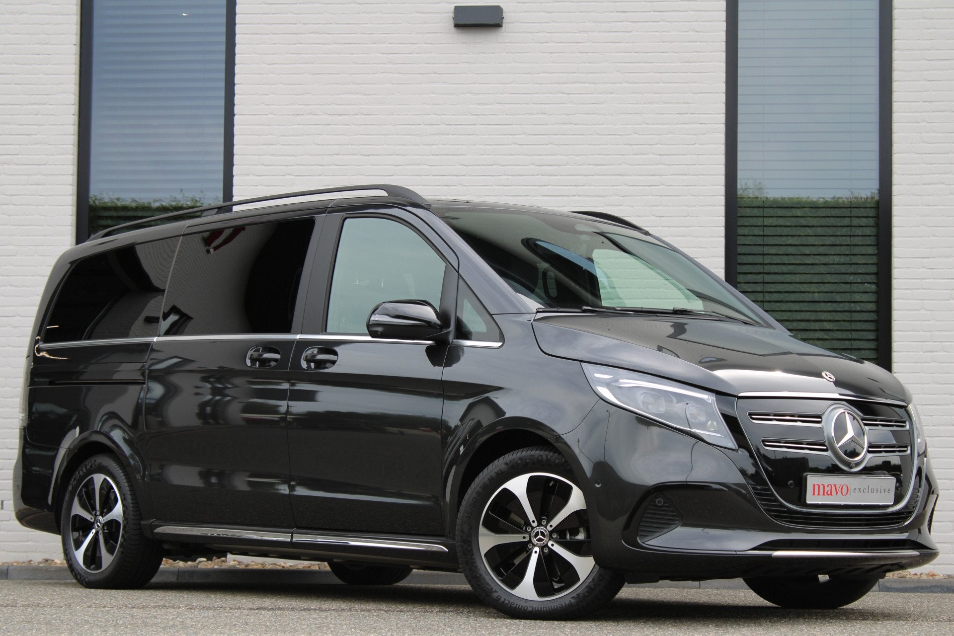 Mercedes-Benz EQV 300 L2 / AMG / Luchtvering / 7-Persoons /, Auto's, Bestelauto's, Gebruikt, Met garantie (alle), 2535 kg, 7 stoelen