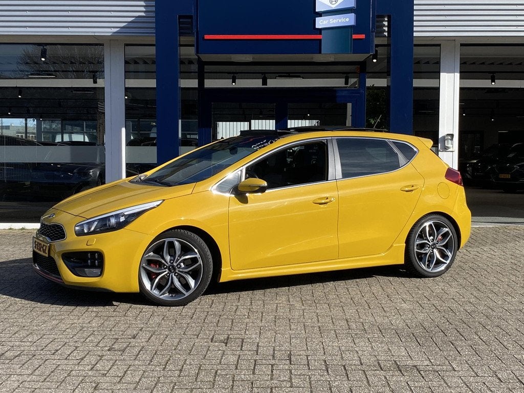 Kia cee'd 1.6 T-GDi GT / 204 PK / Open-Panodak / Cruise-Cont, Voorwielaandrijving, Gebruikt, 4 cilinders, Leder en Stof