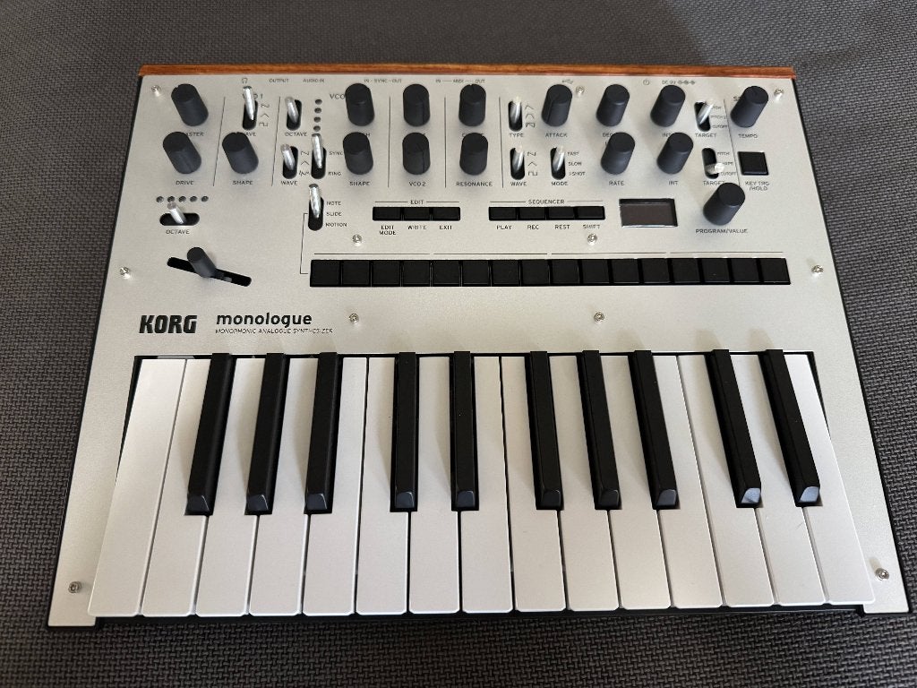 Korg Monologue (zilver), Korg, Zo goed als nieuw, Met midi-aansluiting, Overige aantallen