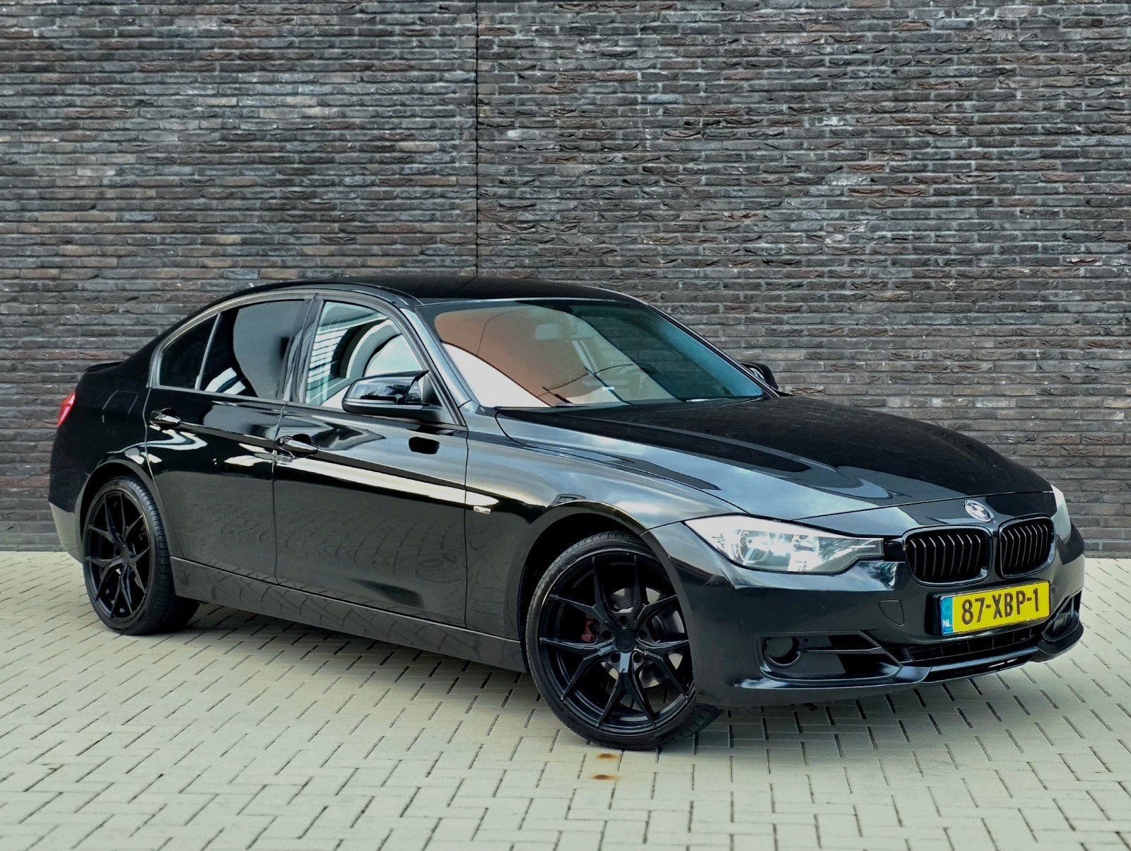 BMW 320i | Carplay | AUT | Virtual | Navi |Cruise |, Automaat, Euro 5, Zwart, 4 cilinders