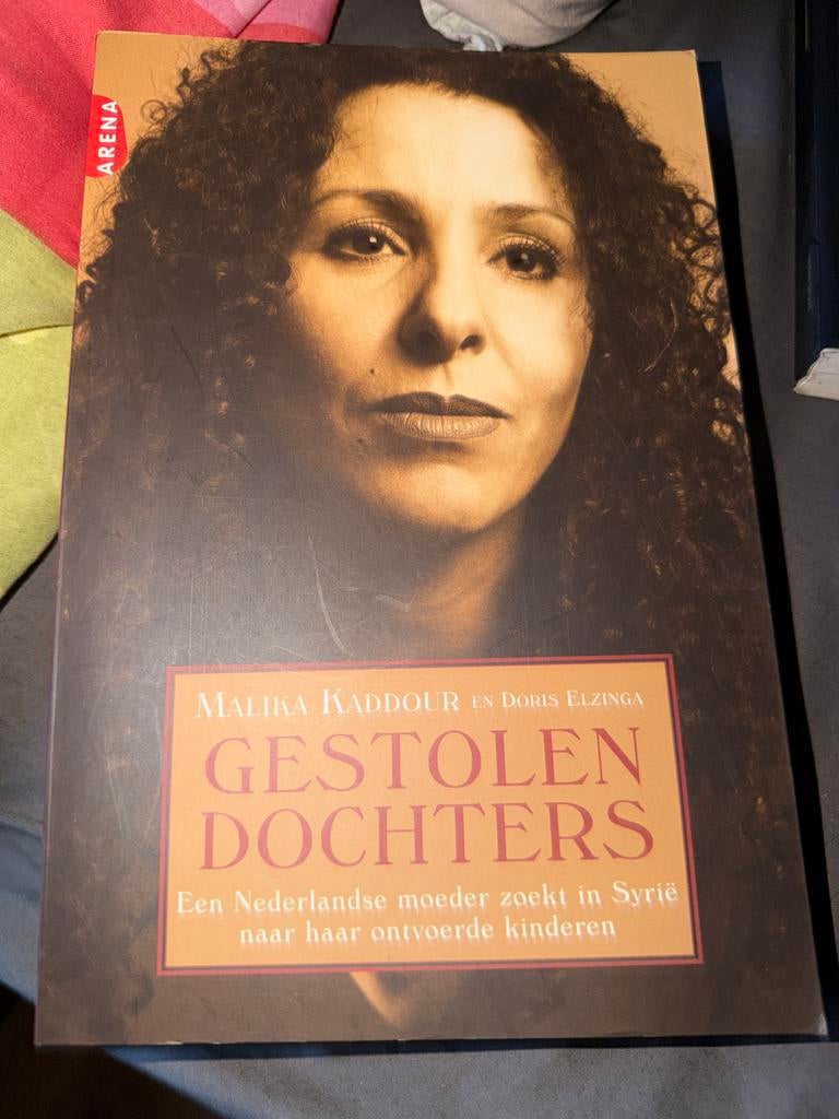 S6.  Gestolen Dochters - Malika Kaddour & Doris Elzinga, Ophalen of Verzenden, Zo goed als nieuw, Nederland